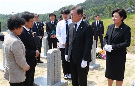Jun 04, 2021 · 사진/영상: 文대통령 "홍범도 장군 유해 모셔와 최고 예우로 보답"