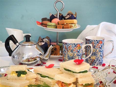Trisha paytas's star turn, olivia rodrigo's celebrity crush, and blake lively's hair in the 'tea time' squad also discusses 'wandavision' and michael b. Afternoon Tea: So funktioniert die britische Teatime zu Hause