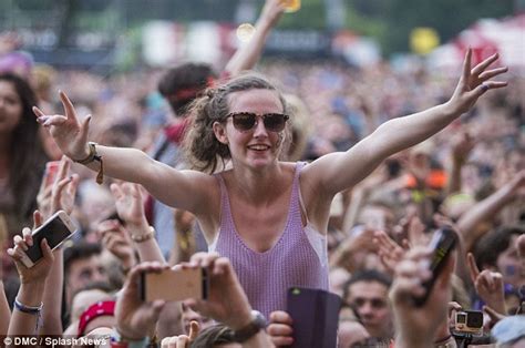 Anne Marie Flashes The Flesh In Black Bra As She Performs At T In The Park Daily Mail Online