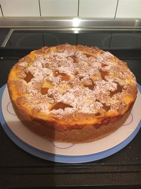Lecker mit knusprigem keksboden und cremiger käsesahnefüllung. Fruchtiger Kuchen mit knusprigen Streuseln von Gartenliebe ...