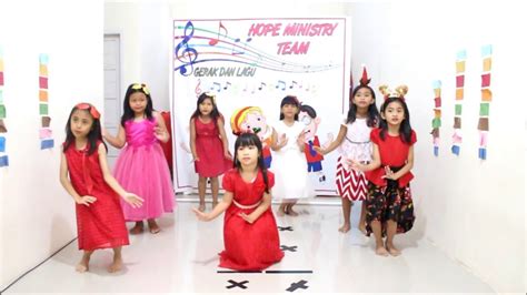 Natal abi yang diadakan hari sabtu tgl 19 desember 2015 tuhan kasih hari yang ceraaahhhh bangettt, sesuai dengan tema natal kita glow in the dark (bersinar di tengah kegelapan dunia) jadi meskipun sedang musim hujan tuhan kasih cuaca yang bersinar buat natal abi. 35+ Trend Terbaru Lagu Natal Sekolah Minggu 2017 ...