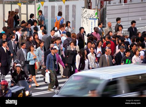 Rush Hour At Pedestrian Crossing Tokyo Japan Stock Photo Alamy