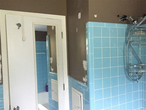 Painting wall tiles is less expensive than buying hand painted tiles and replacing existing tiles with new ones. Vintage blue tile in bathroom...what color to paint walls?!