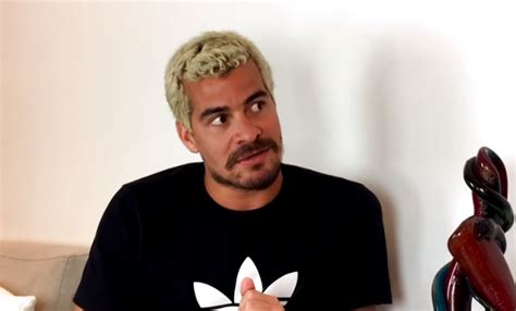 Thiago Martins revela que já transou com sete pessoas ao mesmo tempo