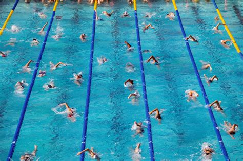 10 Swimming Etiquette Tips For Sharing The Pool