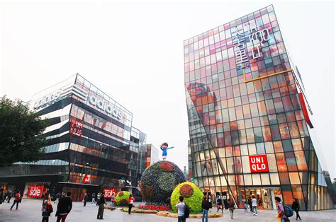 Chinese Censors Summon Weibo And Tencent Bosses Over Uniqlo Clothes