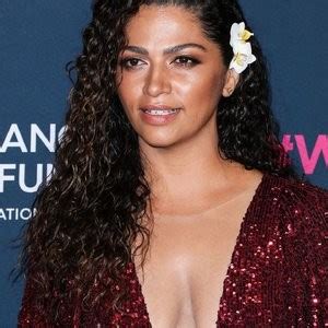 Camila Alves Mcconaughey Shows Off Her Cleavage At The Event In Beverly