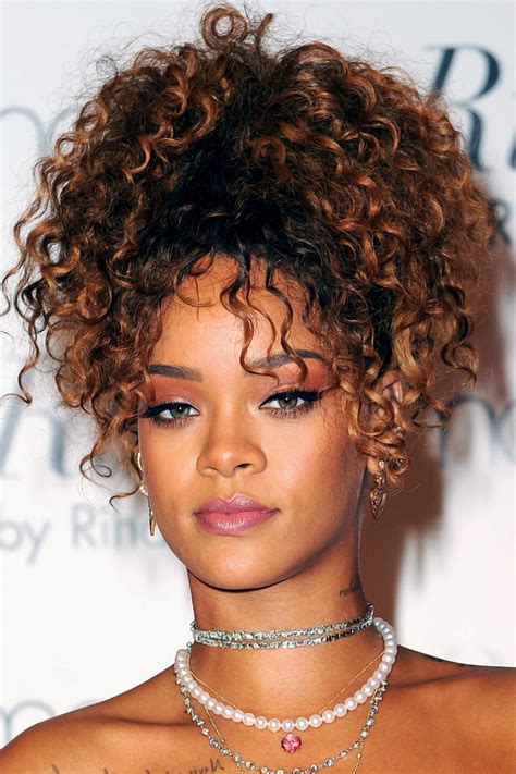 Smokingsomethingwithrihanna Rihanna Hairstyles Curly Hair Styles