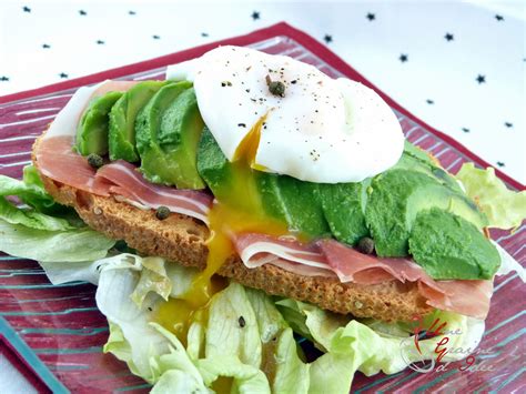 Bruschetta Jambon de Parme Avocat Oeuf poché au Poivre Vert de