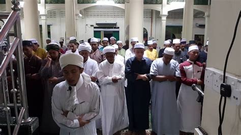 Dalam hadis yang diriwayatkanoleh abu qatadah radhiyallahu 'anhu. Solat sunat terawih masjid wakaf bru Kelantan 28/7/2016 ...