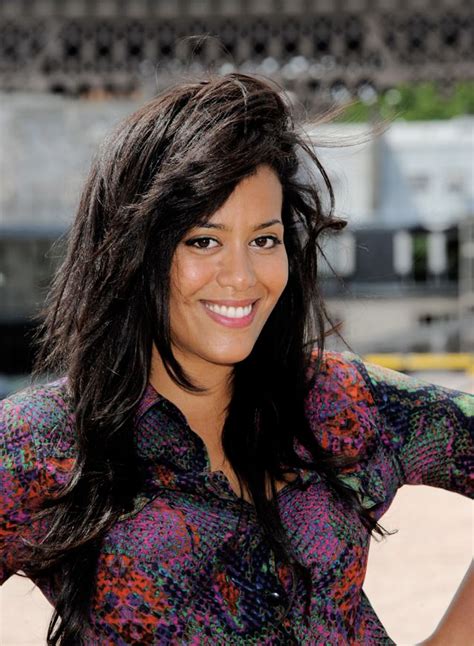 The star lives very happy times. Picture of Amel Bent