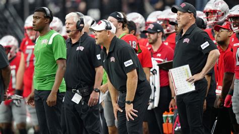 College Football Odds And Picks For Unlv Vs Michigan Defenses To Step Up