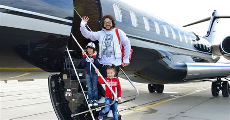 Быстрое скачивание, другие популярные исполнители на сайте мегапесни. Филипп Киркоров отдыхает в Греции вместе с Тимати и детьми