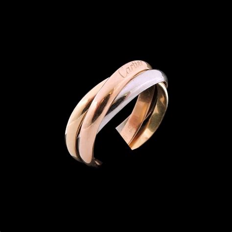 Bien sûr, la bague cartier est constamment réinventée par des créateurs sollicités par la marque. Bague Cartier Trinity Trois Ors