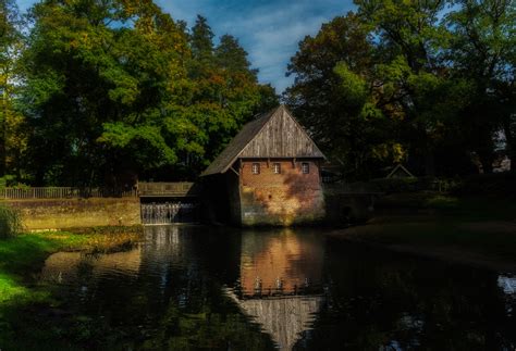 Bei tag und bei nacht ist der müller stets wach: ...es klappert die Mühle am rauschenden Bach.. Foto & Bild ...