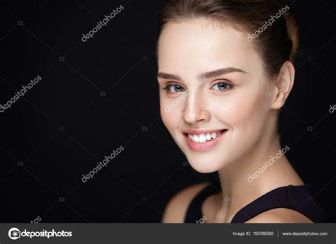 Sexy Woman With Smooth Skin And Fresh Makeup Cosmetic Concept — Stock