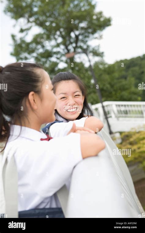 Schoolgirls Japanese Uniform Banque De Photographies Et Dimages à Haute Résolution Alamy