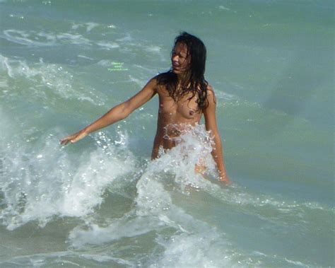 Beach Voyeur Nw 2 Sis Enjoy Cold September Water 3 September 2010