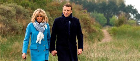 Quand macron se sert de mbappé pour berner mcfly et carlito. Le couple Macron en vacances à Marseille - Le Point