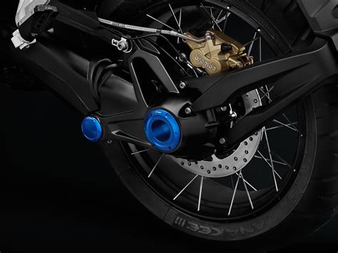 Bmw motorcycle mod upgrade parts to increase performance. Rizoma Hub Cover Rear For the BMW R 1200 / 1250 GS / Adventure and R 1200 / 1250 R / RS (2015+)