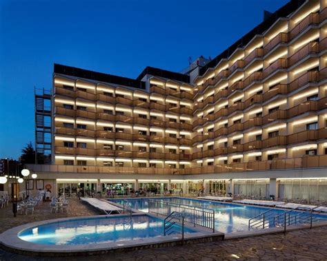 Welcome to royal palace inn & suites beach/ocean boulevard, the right place for you and your family or traveling companions. HTOP Royal Beach Hotel , Lloret de Mar | Purple Travel