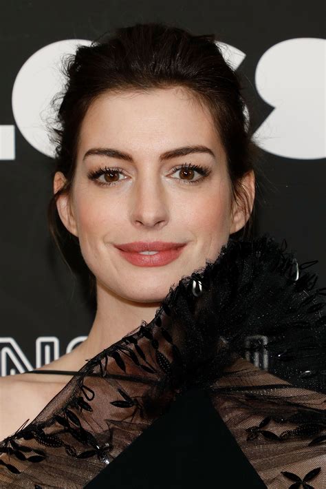 Anne Hathaway S Ever Changing Hairstyles From The Princess Diaries To