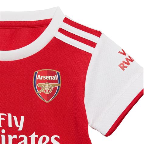 Watch @arsenal's story and explore how the new 2019/20 home kit pays homage. Baby-kit domicile Arsenal FC 2019/20 - achat pas cher - GO ...