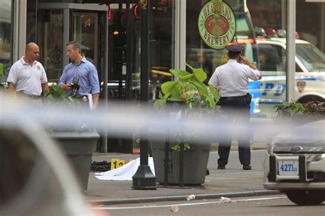 Update Multiple People Shot Outside Empire State Building Gunman