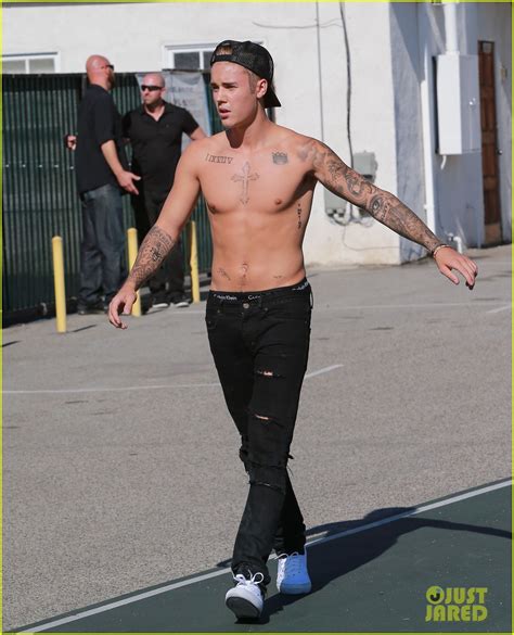 justin bieber shows off his shirtless body while skateboarding photo 3422119 justin bieber