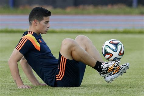 É considerado o melhor jogador colombiano da atualidade. Colombia's national soccer team player James Rodriguez ...