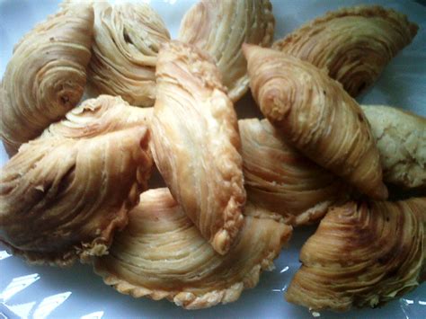 Karipap pusing yang sangat glamer pada setiap kali tibanya ramadan. My Fadelicious: Karipap Pusing style sendiri..