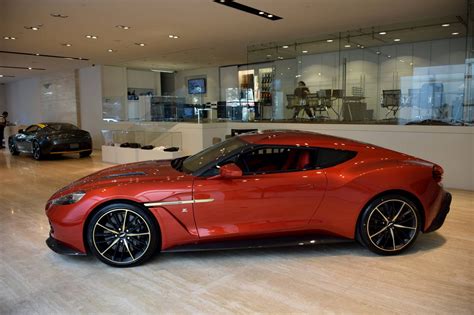 Insgesamt wurden 325 fahrzeuge produziert, davon jeweils 99 exemplare als coupé, roadster und shooting brake, sowie 28 als auf dem roadster basierende speedster. Aston Martin Vanquish Zagato Arrives in Mexico for Sale ...
