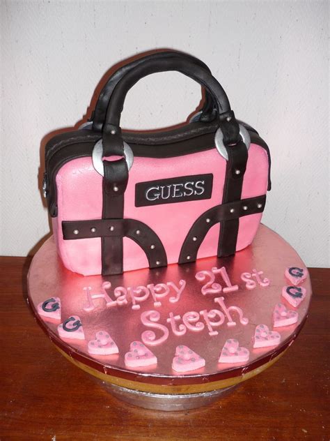 Pin By Petra On Taarten Tassen Gucci Cake Purse Cake Handbag Cake