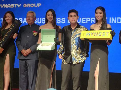 Dato sri liow soon hee 拿督斯里廖顺喜 mynest 燕窝 подробнее. Kee Hua Chee Live!: MYNEST IS NOW THE WORLD'S LEADING PRODUCER OF SUSTAINABLE, ECOLOGICALLY ...