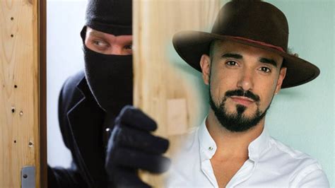 / g d vas a verme llegar, vas a oír mi canción. Ladrones entraron a la casa de Abel Pintos sin pedirle la ...