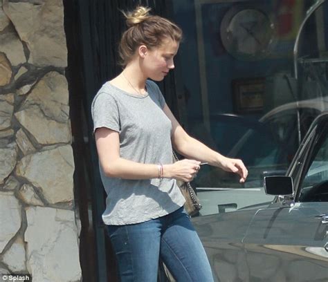 Run Out Of Clean Clothes Amber Heard Goes Braless And Make Up Free As