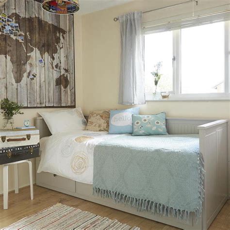 When you're collecting ideas how to decorate a bedroom for teenage girls, keep in mind that the wire wall grid is a perfect choice for the ones who prefer the. 1001+ ideas for Cozy Teenage Girl Bedroom Ideas For Small ...