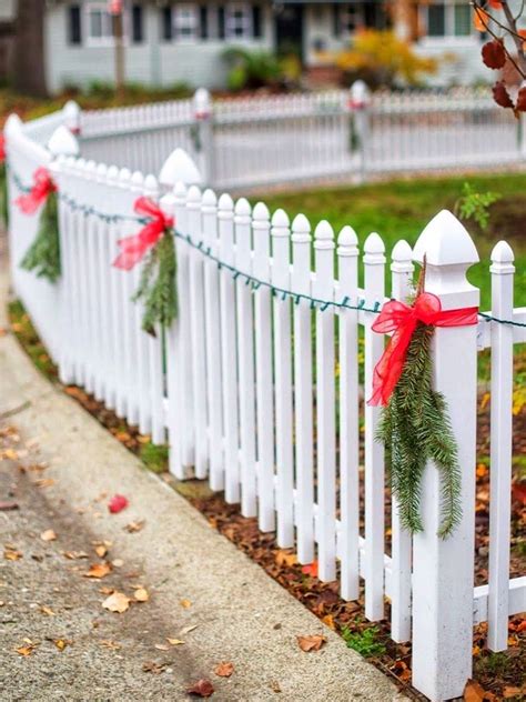 Holiday fencing decoration ideas! | Outside christmas decorations
