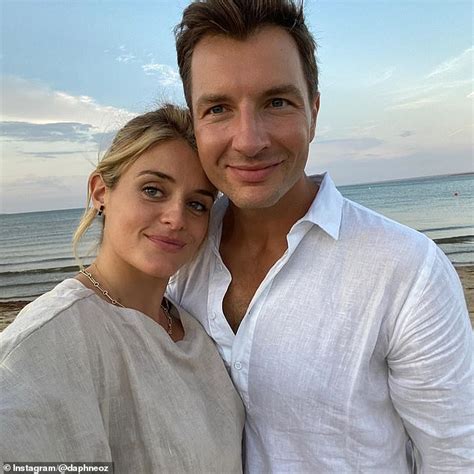 Daphne Oz Reveals How She Has Been Coping With Stress During The Pandemic Daily Mail Online