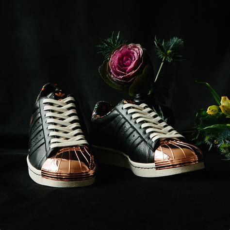 Womens superstar glossy toe casual sneakers Limited Edt x adidas Consortium Superstar 80v & ZX Flux ...