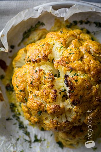 Cerca questo pin e molto altro su ricette da provare di marco esposito. Cavolfiore al forno arrosto - Ricetta facile - Vegolosi.it