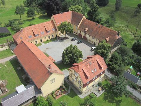 Man wohnt sehr privat, da sich den eingang nur 2 mieter teilen. Rittergut Hirschbach bei Dippoldiswalde in Sachsen ...