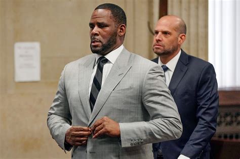 R Kelly Knowingly Exposed Sex Partners To Herpes Prosecutors Say