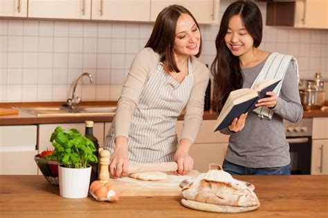 Generally, seniors are selected based on leadership ability displayed in the areas of scholastic aptitude, community service, and extracurricular activities. Cooking for College Students - Easy Recipes for a Dorm Room