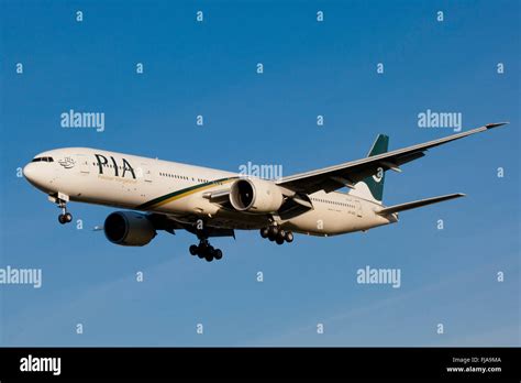 Pia Pakistan International Airlines Boeing 777 Stock Photo Alamy