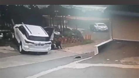 Video Injured Hijacker Crawls To Getaway Car After Being Shot During