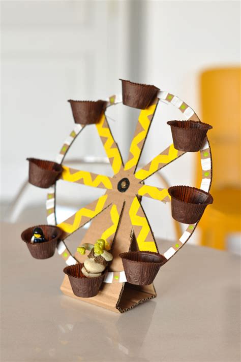 Great doodle art project too! DIY Ferris Wheel Toy Made Out of Recycled Material - Green ...