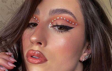 2021 Makeup Trends Makeup And Beauty Trend Predictions 2021