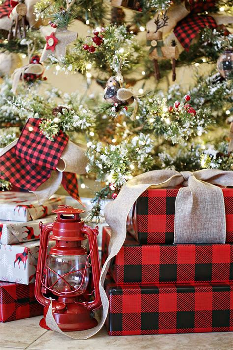 Find images of buffalo plaid christmas. Christmas: Red & Black Buffalo Check Woodland Tree - See ...