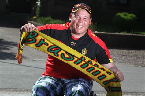 Of versier je kamer tot. Rode Duivels-fan Stijn Umans (31) overleden (Pelt) - Het ...